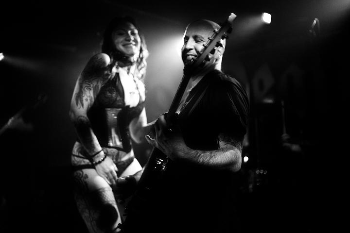 Stripperin mit Dr Death Gitarrist im Vortex Siegen.